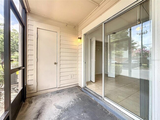 Building Photo - 645 Stafford Terrace
