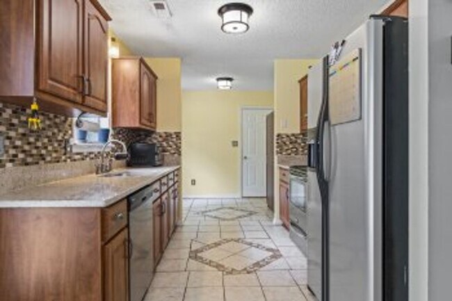 Building Photo - 502 Jasmine Ln