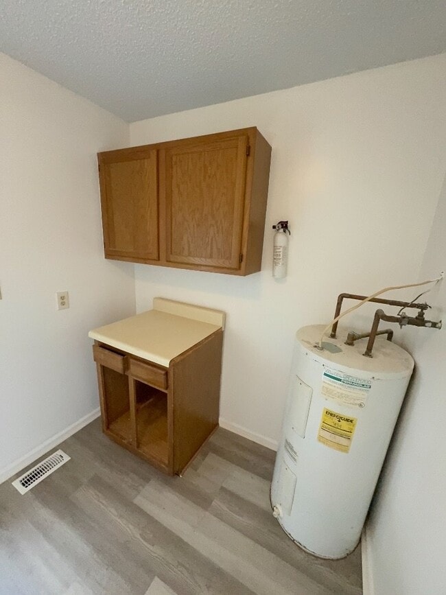 Building Photo - 47 East Dr