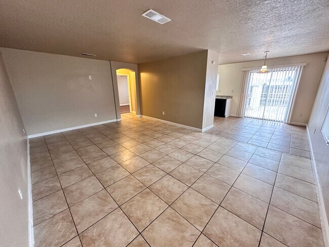 Building Photo - 3 Bedroom 2 Bathroom with 2 Car Garage