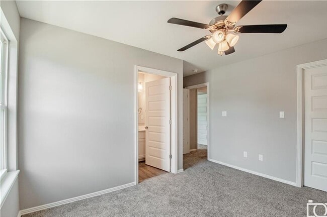 Building Photo - 1240 N Sicily Ln
