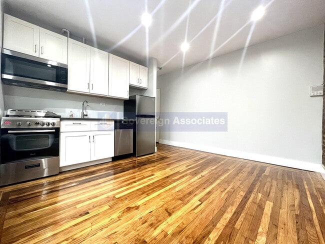 Building Photo - 564 West 189th