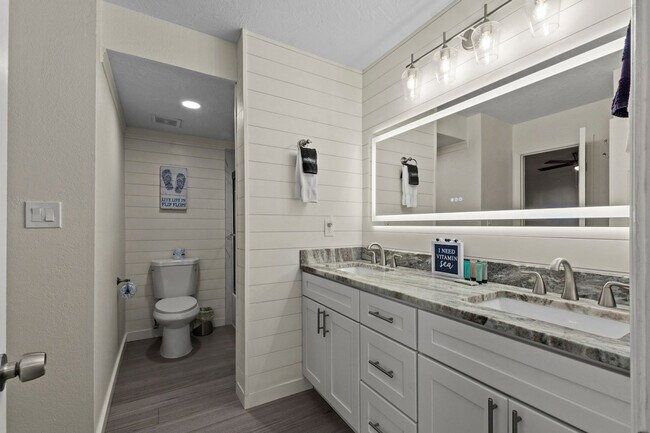 Building Photo - 4000 Gulf Terrace Dr