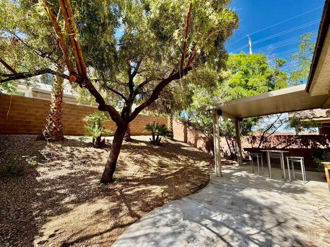 Building Photo - Beautiful and well-maintained two-story home in summerlin