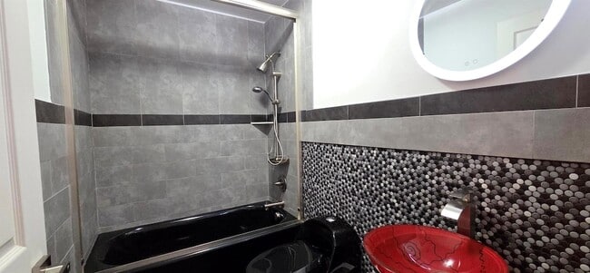 Building Photo - 661 Lake Wellington Dr