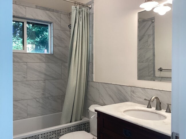 Building Photo - Desirable Soquel Location