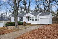 Building Photo - 1015 Avant Dr