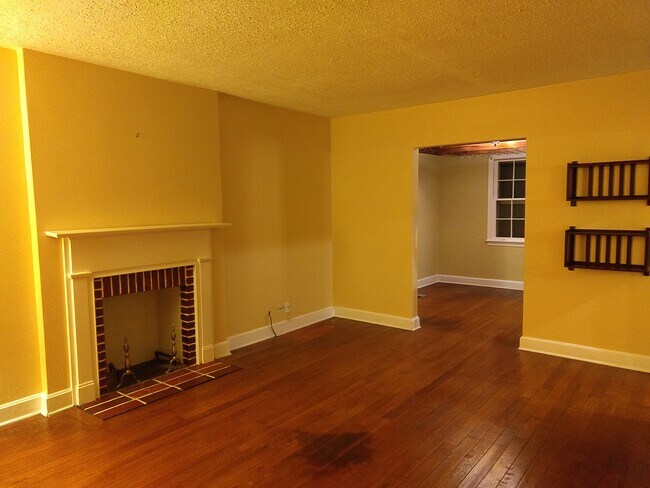 Building Photo - 2029 Stanford Dr SW