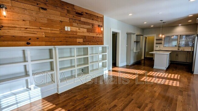 Building Photo - 1411 May Ave SE