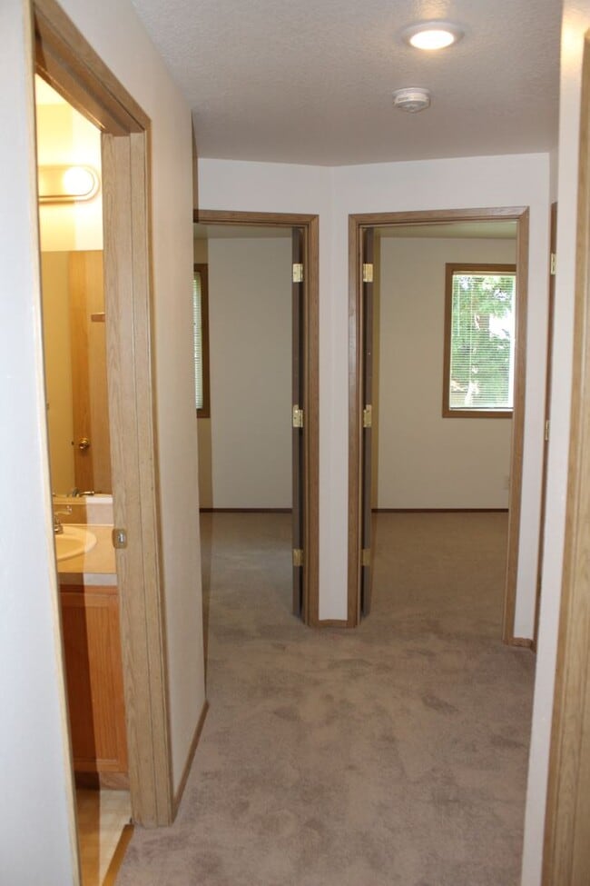 Building Photo - Four bedroom, two bath family home on quie...