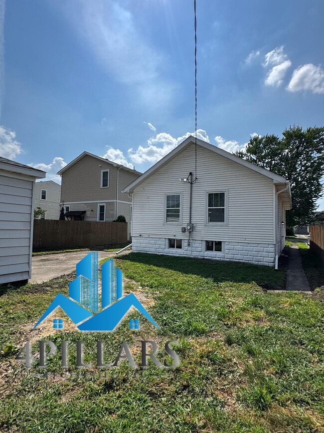 Building Photo - "Beautiful 3-Bedroom Retreat with 2 Baths ...