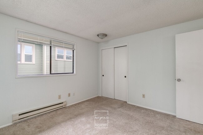 Building Photo - Irvington 2 BR - Great Location, Great Space!