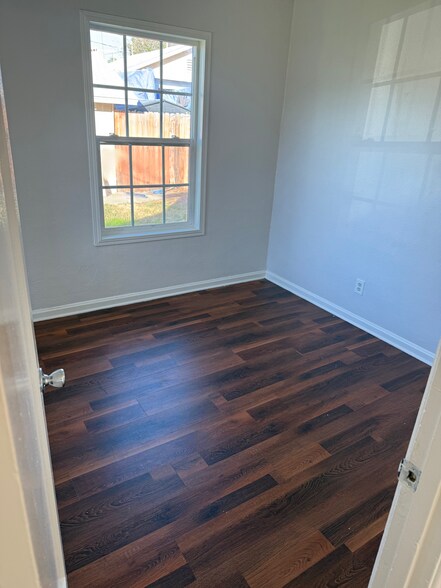 Building Photo - 411 Grand Ave