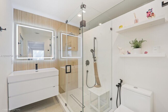 Building Photo - 1641 Tigertail Ave