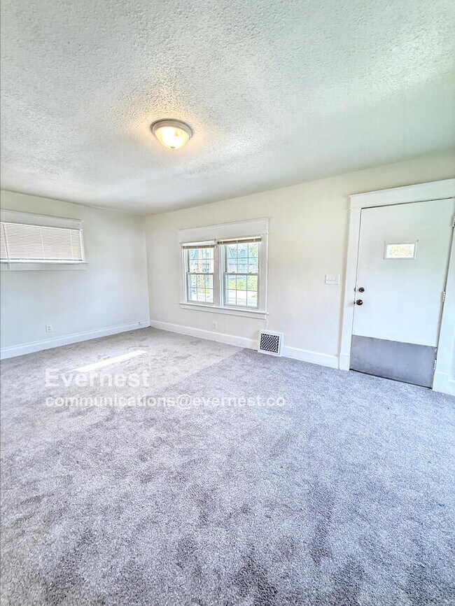 Building Photo - 1124 Vinal St