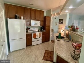 Building Photo - 8206 Blue Heron Dr