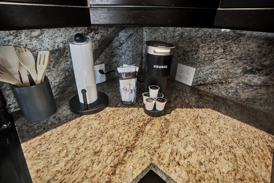 Building Photo - 37 Hendricks Isle