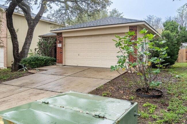 Building Photo - 8603 Davis Oaks Trail