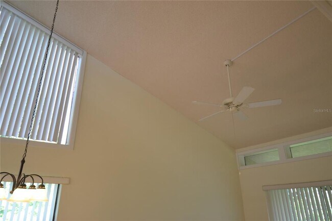 Building Photo - 226 Woodlake Wynde