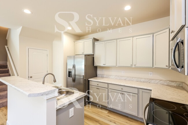 Building Photo - Updated 3 bedroom home!