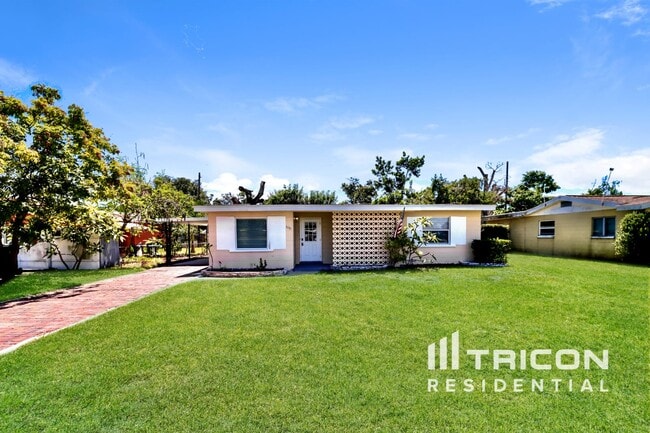 Building Photo - 5151 Flamingo Dr N