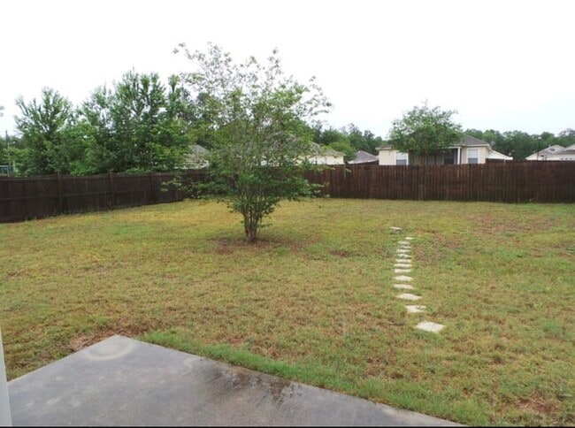 Building Photo - 4 BR/ 2 BA with 1 car garage home located in Villas at Pine Forest