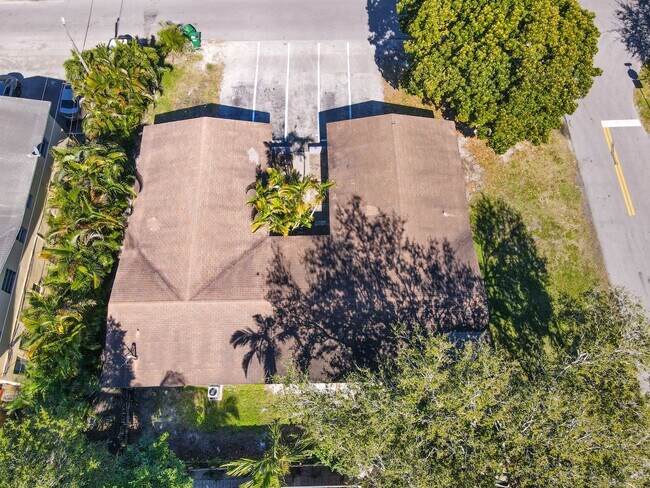 Building Photo - 1210 SW 26th St