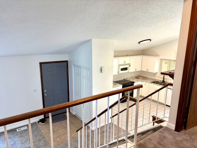 Building Photo - Remodeled 3bd 2ba ready for rent in Fox Hill neighborhood Aurora CO