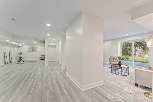 Building Photo - 612 Westway Dr