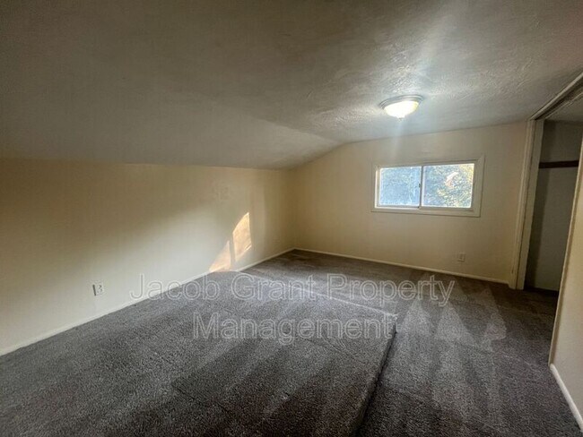 Building Photo - 1298 Idaho Ave