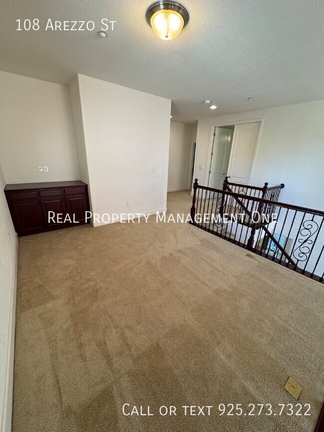 Building Photo - 108 Arezzo St