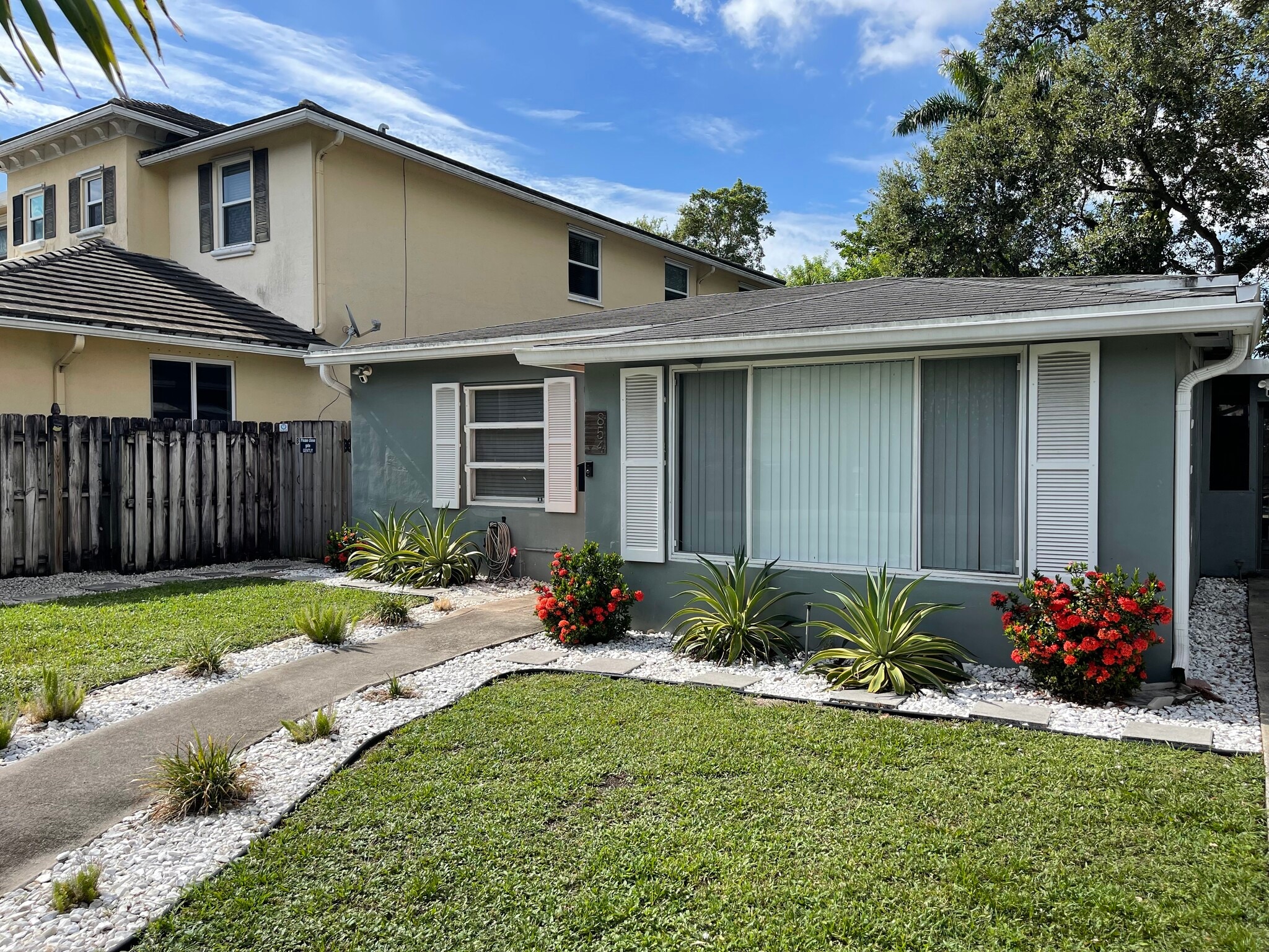 Building Photo - 854 SW 11th Ct