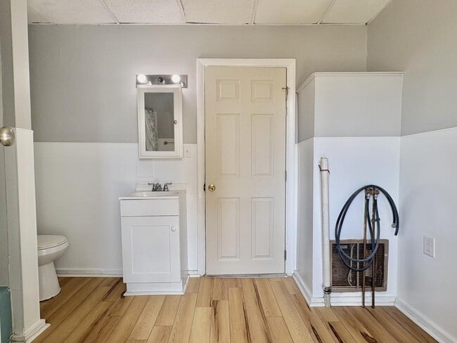 Building Photo - 181 Lincoln St