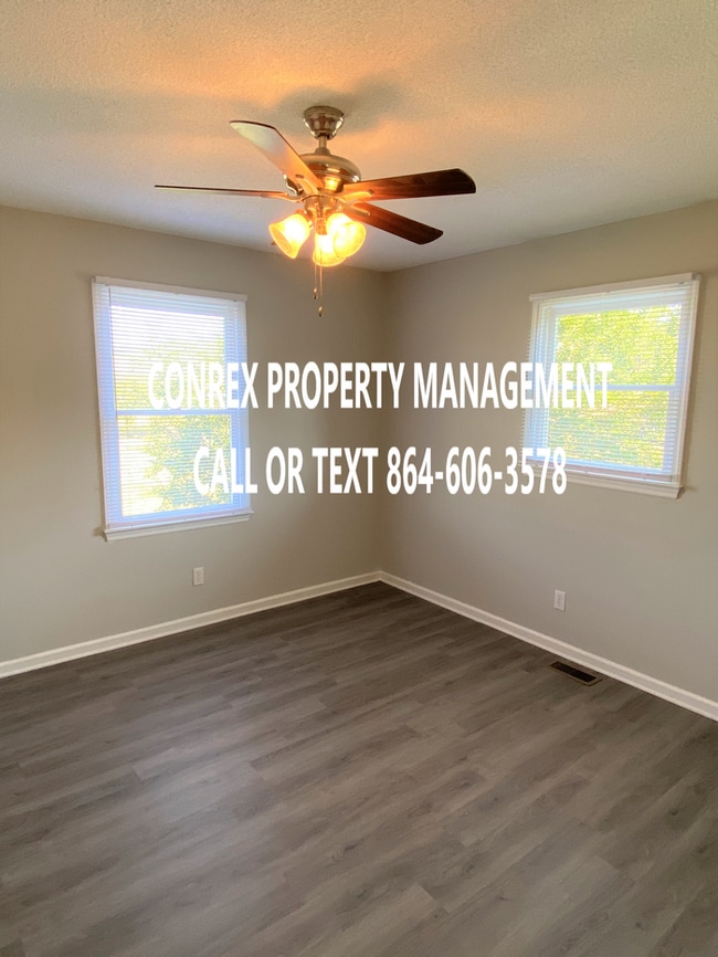 Building Photo - JUST LISTED!