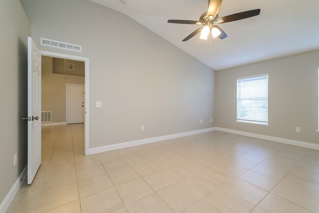 Building Photo - Spacious Comfort Meets Modern Touches
