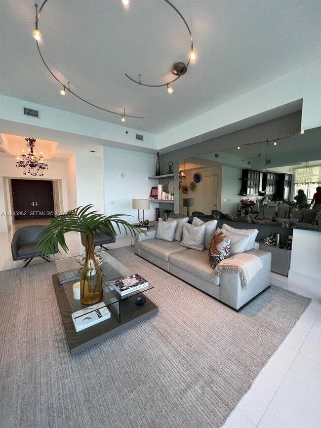 Building Photo - 15811 Collins Ave