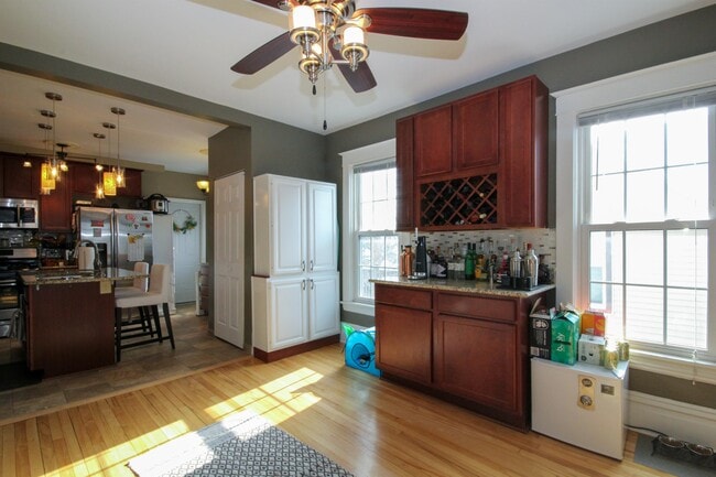 Building Photo - 1315 5th St NE