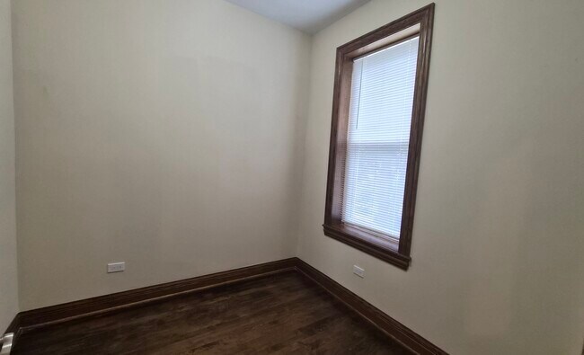 Building Photo - 3238 N Hamlin Ave