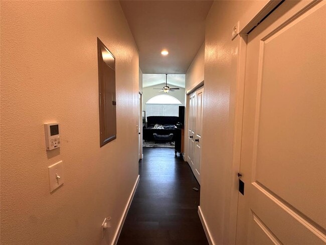 Building Photo - 5004 Rowena Ave