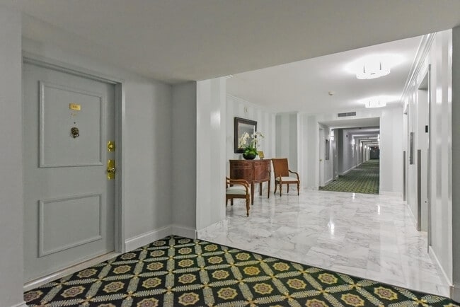 Building Photo - 2860 S Ocean Blvd