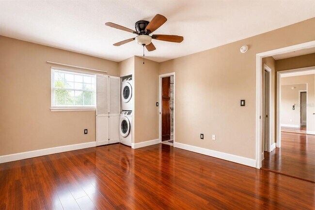 Building Photo - 8804 Bay Pointe Dr