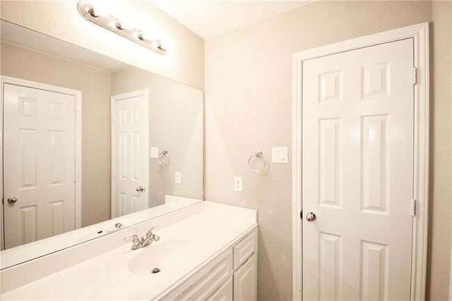 Building Photo - 7222 Ellaview Ln
