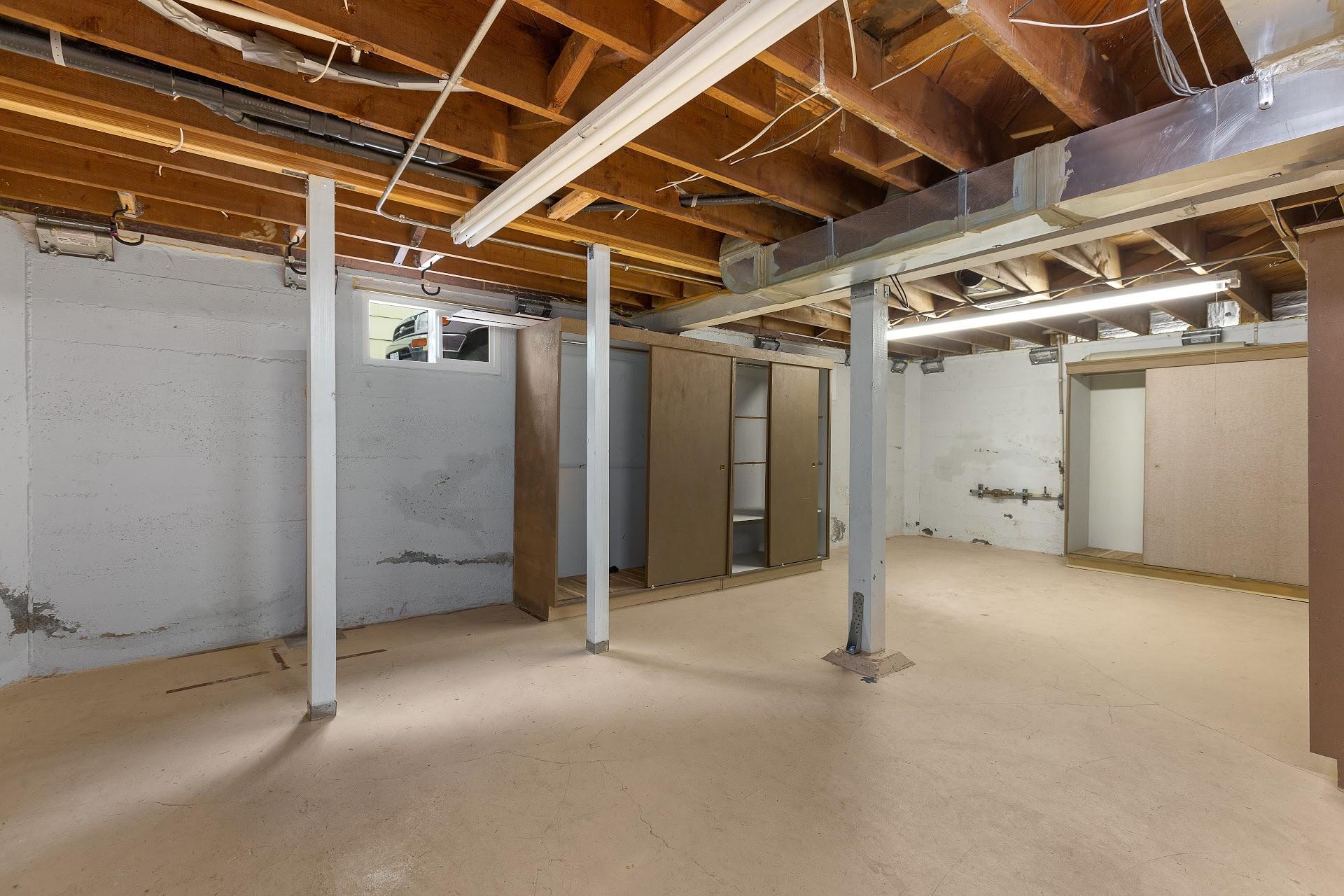 Building Photo - 5723 N Moore Ave