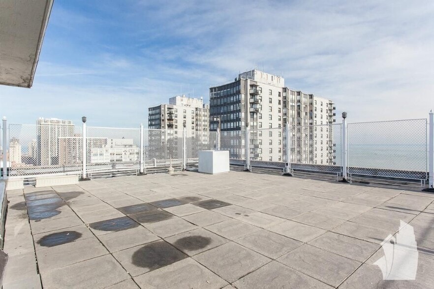 Building Photo - 5650 N Sheridan Rd