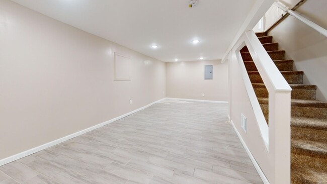 Building Photo - 8008 Algon Ave