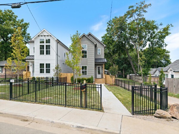 Building Photo - 2826 Clifton Ave