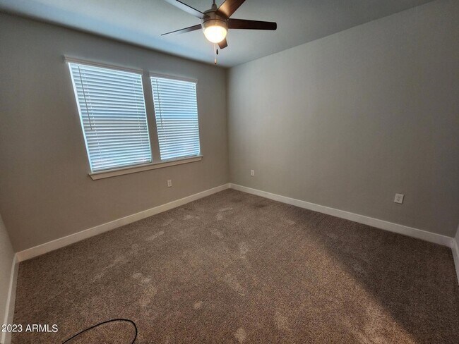 Building Photo - 7460 N Zanjero Blvd
