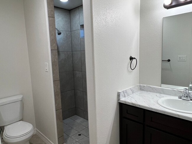 Building Photo - Newer - 3 Bedroom - 2 Car Garage Home with Fenced Back Yard and Gates