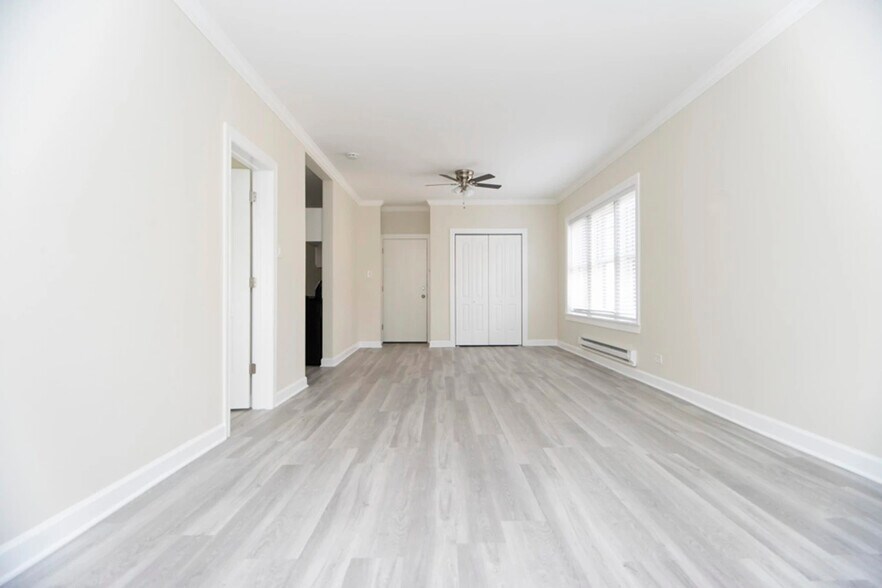 Building Photo - 648 W Roscoe St