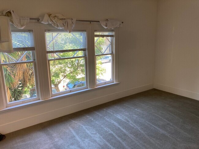 Building Photo - 3864 Howe St